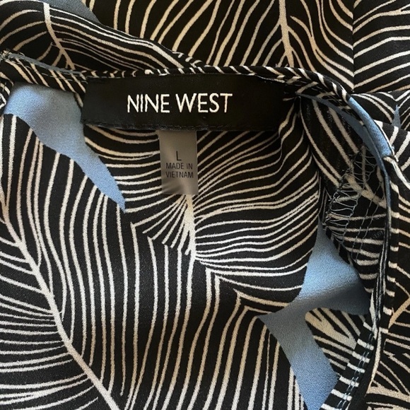 Nine West Blue & Black Leaf Print Tie-Front Blouse Size Large - Picture 7 of 11